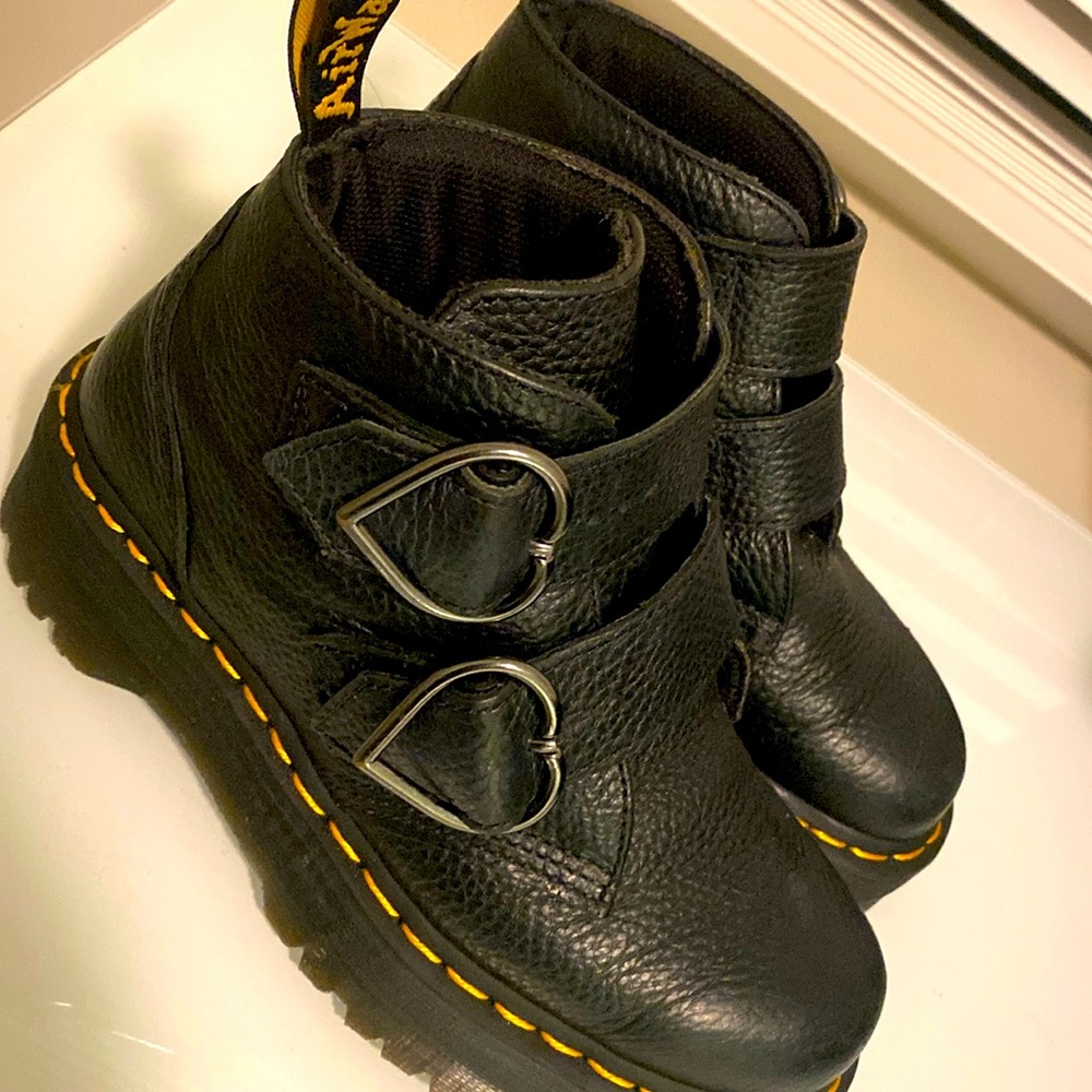 Women’s Dr. Martens Devon Hearts Quad Boot - Black US Size 7